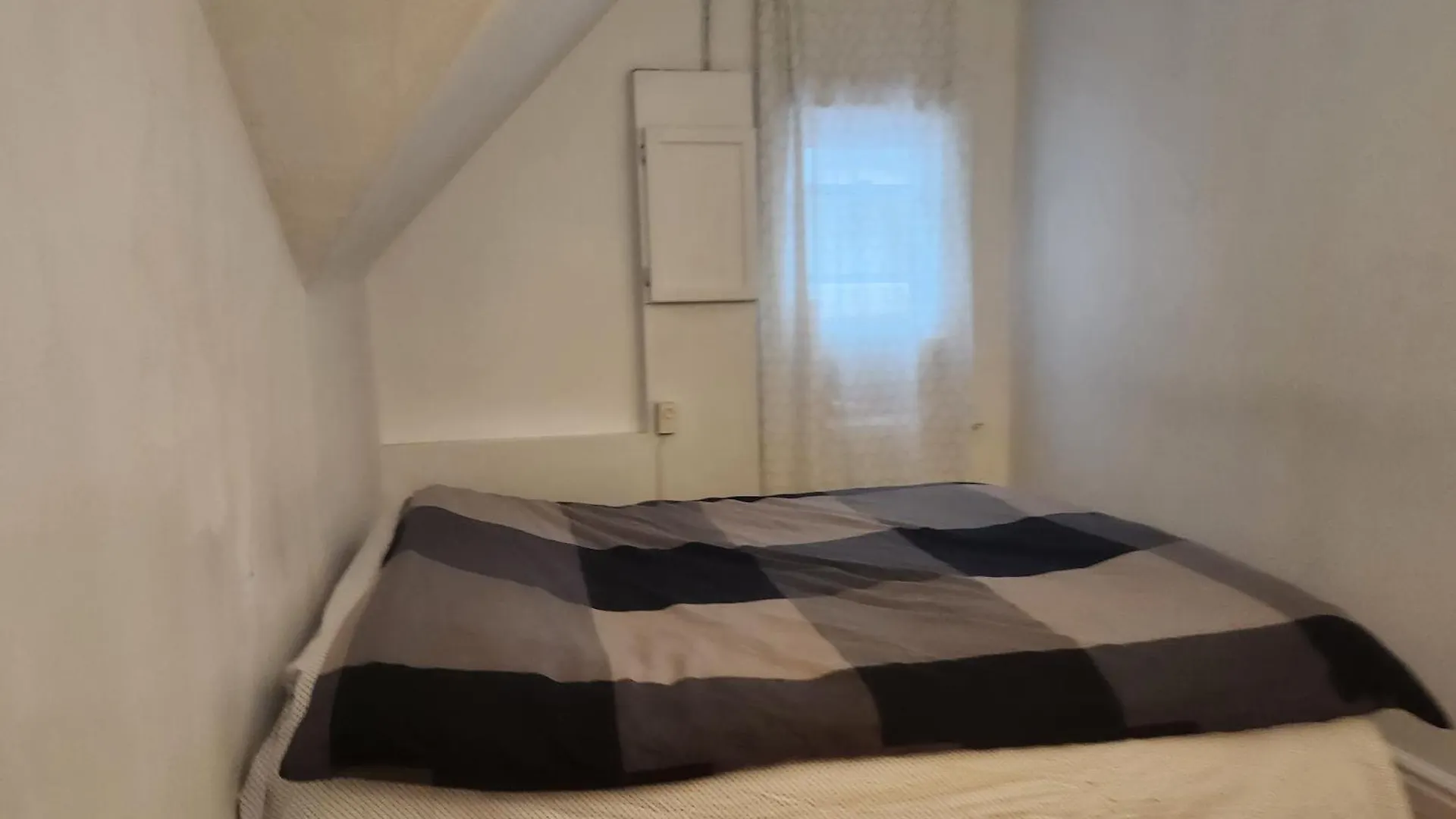 Downtown Guesthouse Toronto contacts