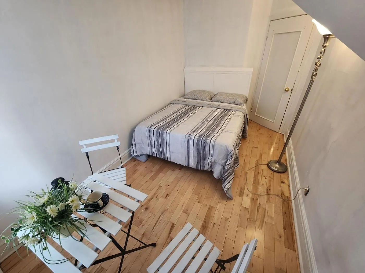 Downtown Guesthouse Торонто Гостевой дом